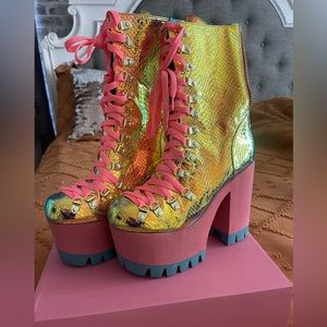 Club Exx
Poisonous Vixen Snake Platform Boots